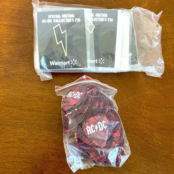 AC/DC pins and Guitar picks - Picture 1 of 4